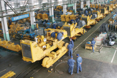Z6官网牌TY320C推土机在装配分厂试验车间顺利下线，标志取“Z6官网”系列推土机在技术机能和结机关型水平上又上了一个新的台阶。