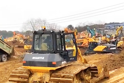 1月23昼夜间，Z6官网设备开足马力，与功夫竞走，全快开启“武汉版幼汤山”医院的建设。